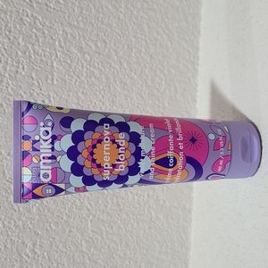 Amika Supernova Blonde